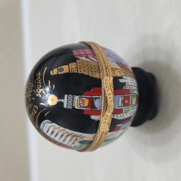 Times Square 2000, Les Ateliers de LIMOGES FRANCE, Black Decorative Egg, Ball - Picture 8 of 13